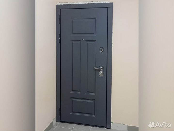 Входная дверь глухая в наличии
