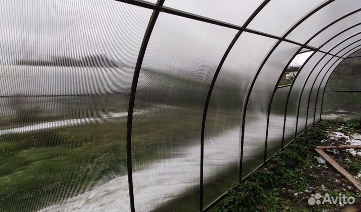 Теплица с монтажем