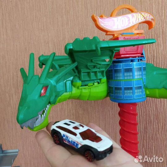 Hot Wheels Воздушная атака дракона оригинал