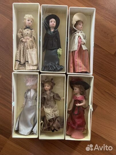 Кукла фарфоровая