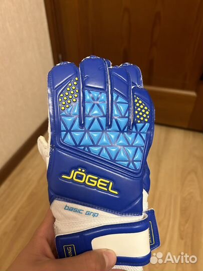 Вратарские перчатки