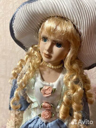 Кукла фарфоровая коллекционная