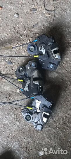 Замок двери Toyota Avensis T250