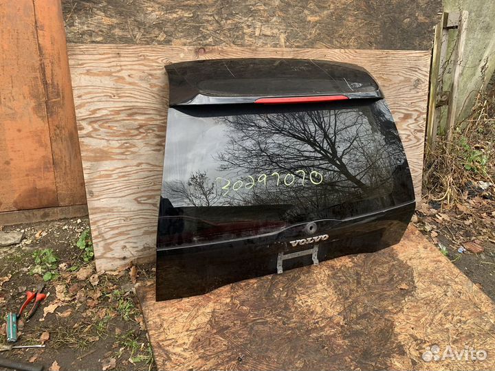 Volvo xc90 крышка багажника черная