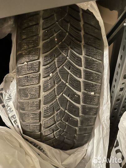 Goodyear UltraGrip Performance 235/55 R19 105V