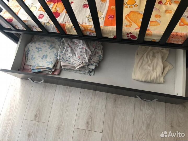 Кровать детская с маятником и ящиком для хранения