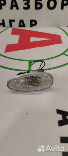 Повторитель в крыло Mitsubishi Outlander CU5W 4G69