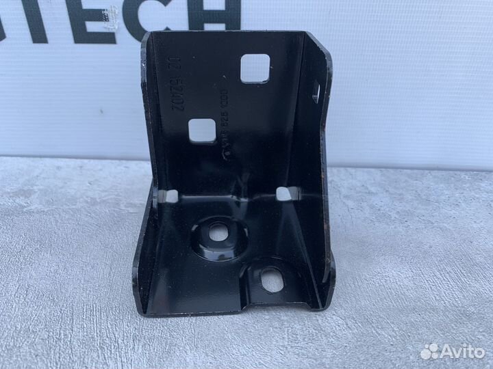 Кронштейн панели Mercedes W205 A2056261300