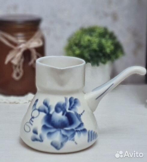 Молочник гжель