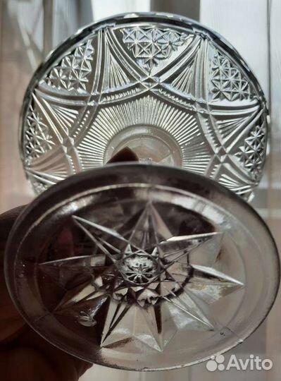 Старинная стеклянная фруктовница вазочка на ножке