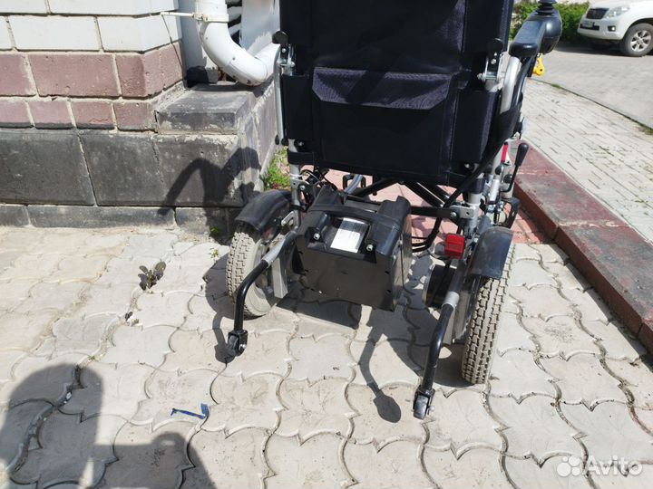Инвалидная коляска с электроприводом