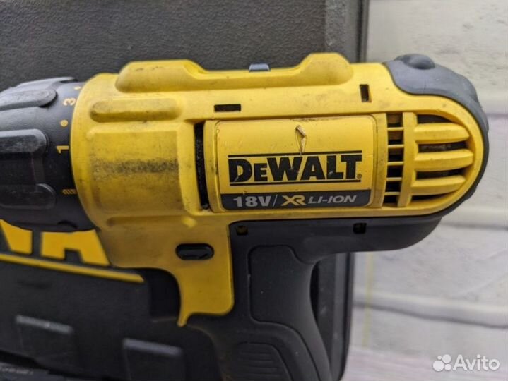 Аккумуляторная дрель-шуруповерт dewalt DCD771D2