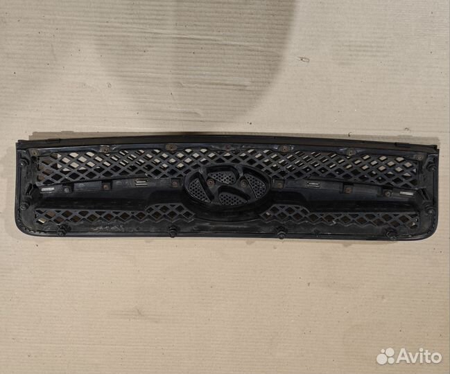 Решетка радиатора с эмблемой Hyundai Tucson 1 2004