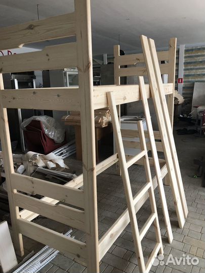 Кровать двухьярусная