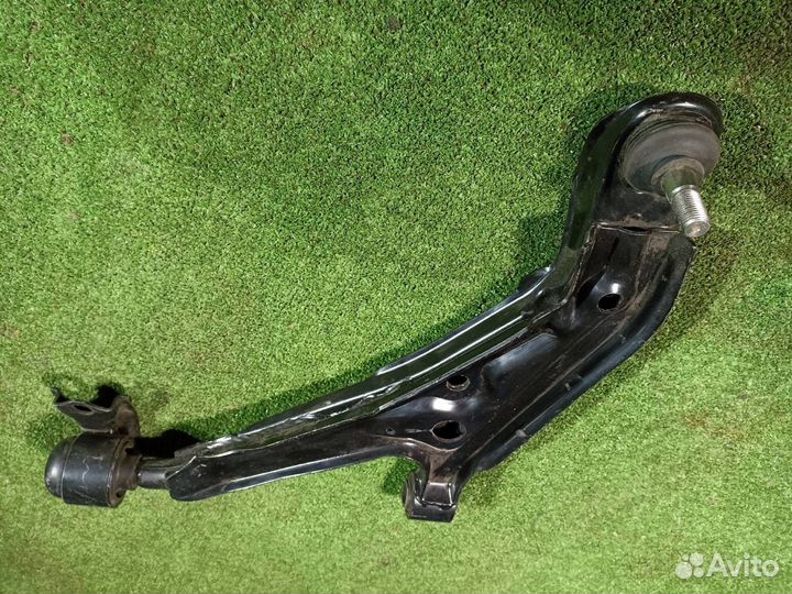Рычаг передний левый Nissan Primera P11