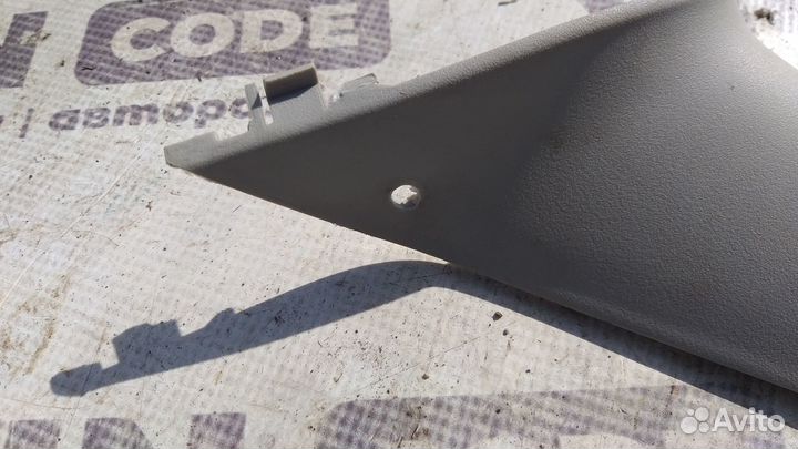 Обшивка передней стойки левая Renault Duster 4x4