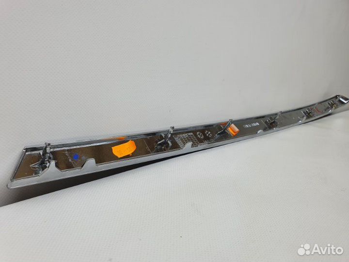 Накладка декоративная правая Mercedes-Benz E C207