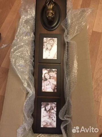 Настенные фоторамки с полкой