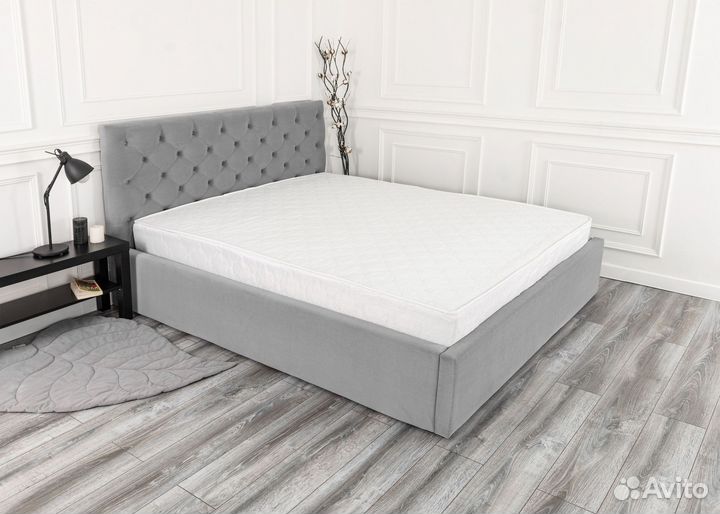 Кровать с матрасом