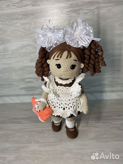 Вязаная кукла ручной работы