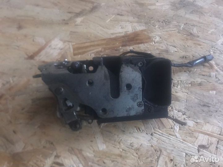 Замок двери передний правый Chevrolet Aveo T200