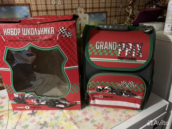 Рюкзак для первокласника с жесткой спинкой