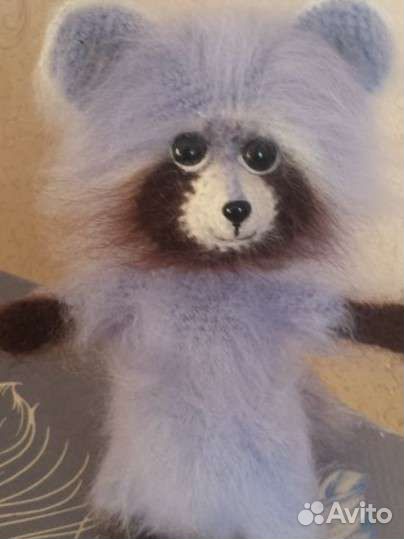 Вязаная игрушка Енот