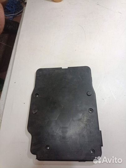 Крышка блока управления двигателем Ford Focus I