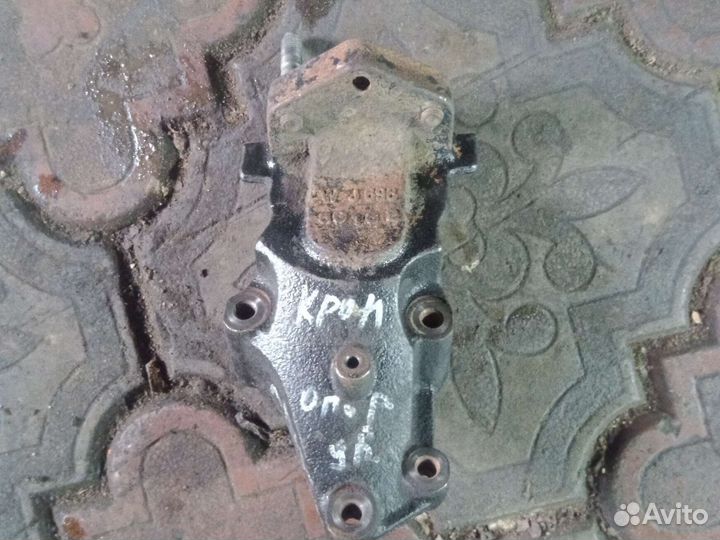 Кронштейн опоры двигателя на Шевроле Лачетти