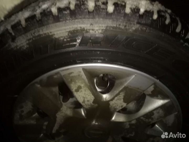 Dunlop SP Winter Ice 01 215/65 R16