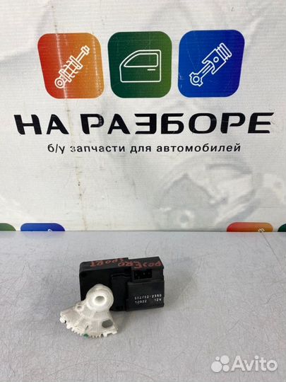 Сервопривод заслонки отопителя правый Mitsubishi