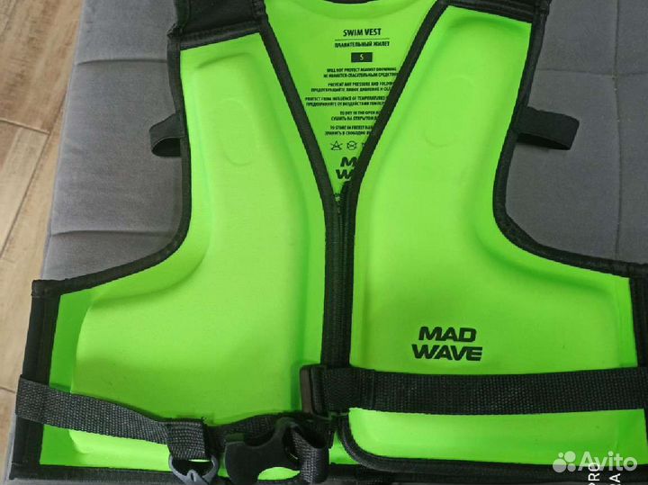 Плавательный жилет life vest