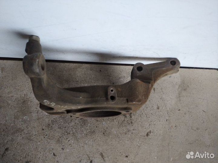 Кулак поворотный передний правый Nissan Teana J-31