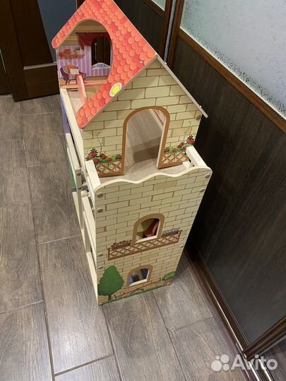 Кукольный домик с мебелью