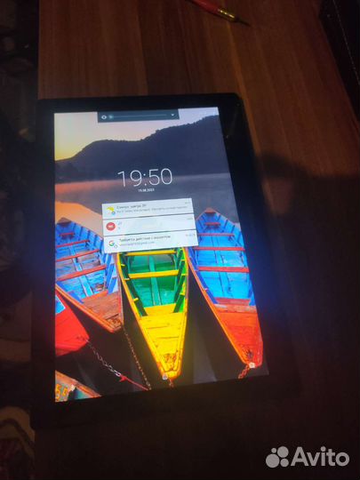 Планшет с трещиной леново