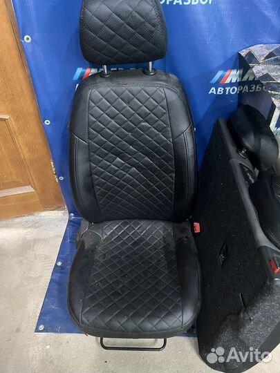 Сидение водительское, пассажирское шкода рапид