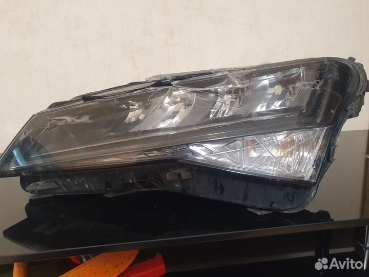 Фара для Шкода Суперб 3. 2020г