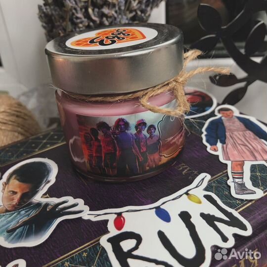 Свеча «Очень странные дела»