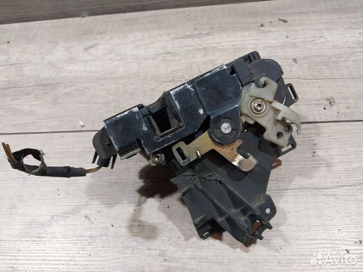 Замок двери передний левый Skoda Octavia 2 контакт