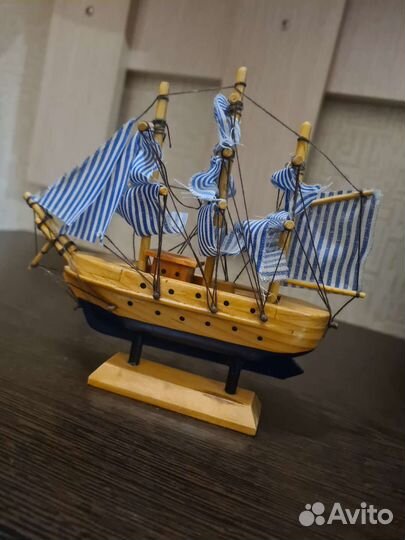 Корабль сувенирный