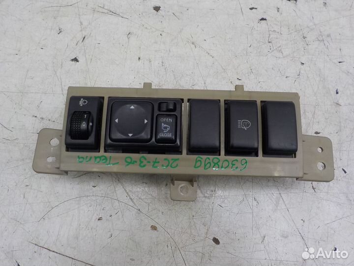 Блок управления зеркалами на Nissan Teana (J31)