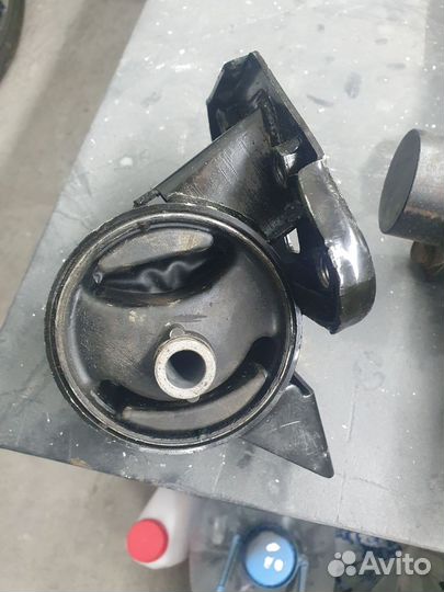 Хундай акцент подушка двигателя правая и левая