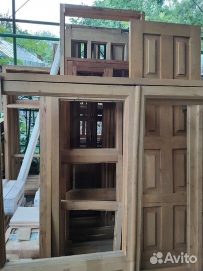 Деревянные оконные рамы и двери