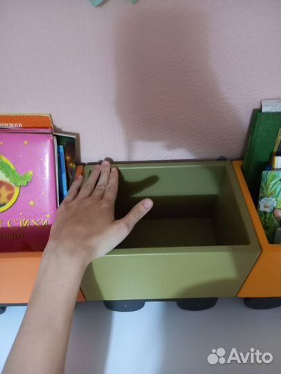 Полка для книг монтессори