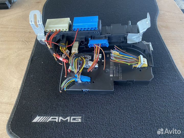 Блок предохранителей задний SAM Mercedes W212