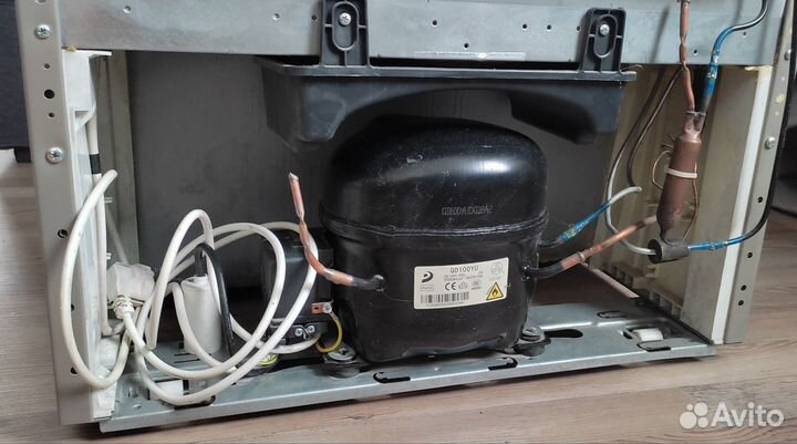 Холодильник Zanussi ZRB 334 SO