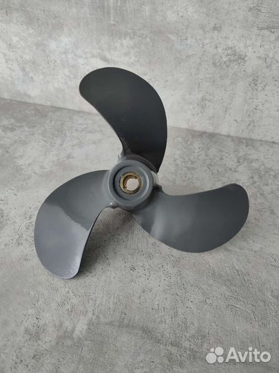 Винт на лодочный мотор Honda 5