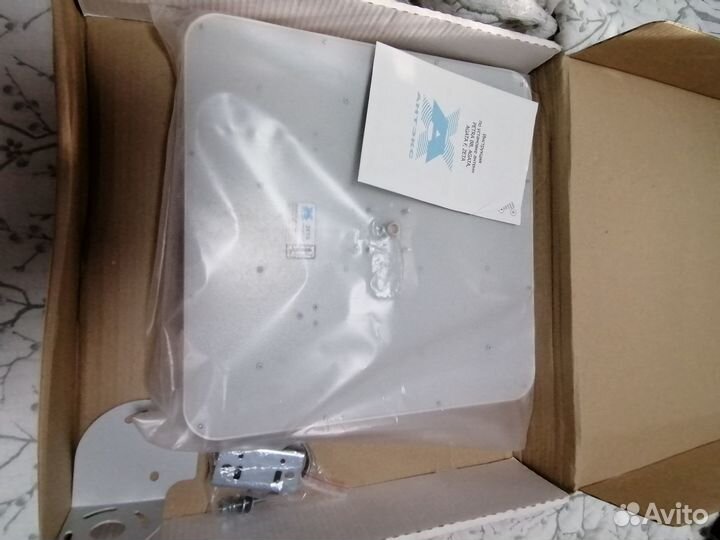 Антенна Zeta широкополосная панельная 2G/3G/4G