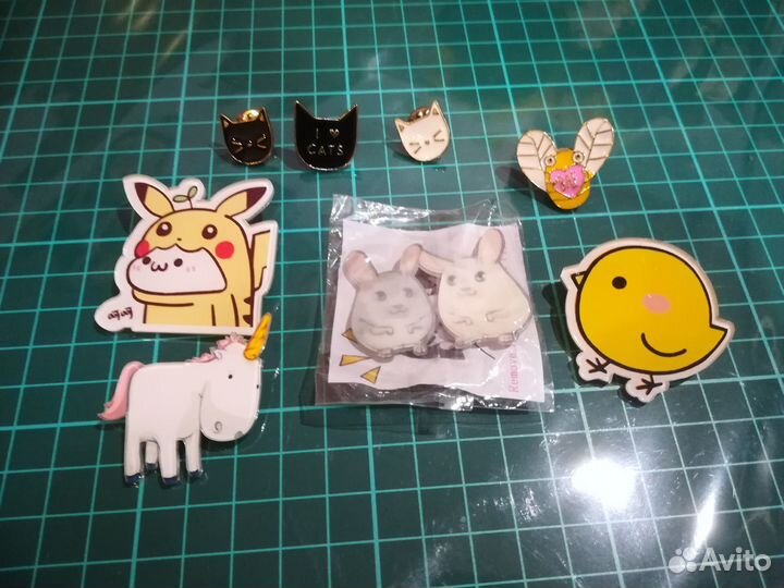 Значки коты Пикачу