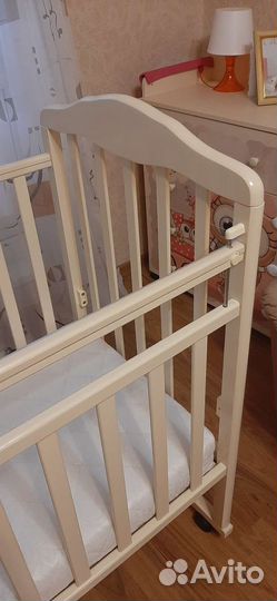Детская кроватка с поперечным маятником